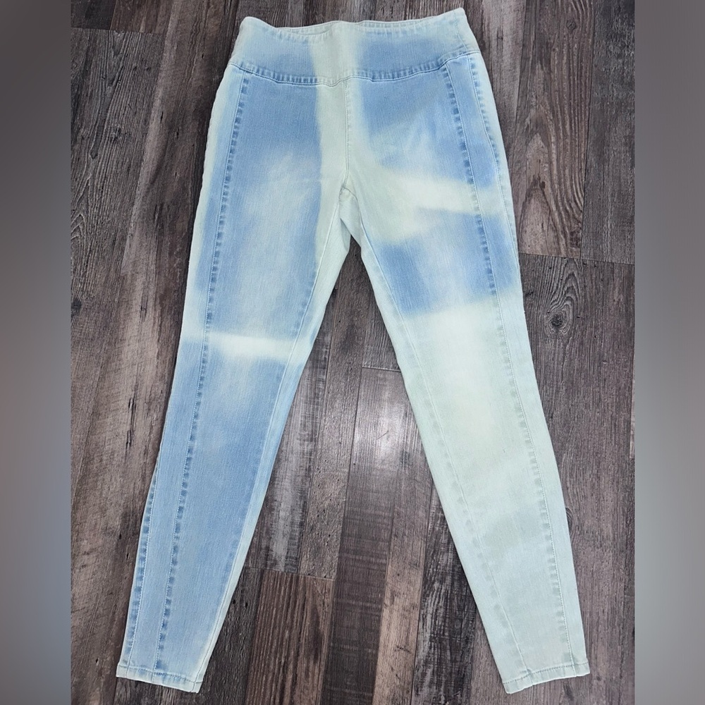 G by Giuliani Women’s Stretchy Light Wash Bleached look  Pull On Jeans Sz 6